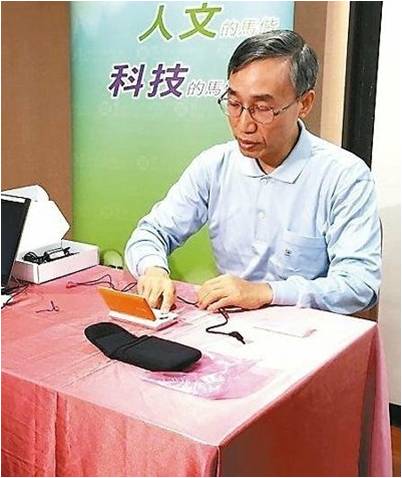 61歲李先生接受馬偕醫院「心電圖遠距照護服務」