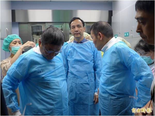 新北市長朱立倫到淡水馬偕了解備援燙傷中心