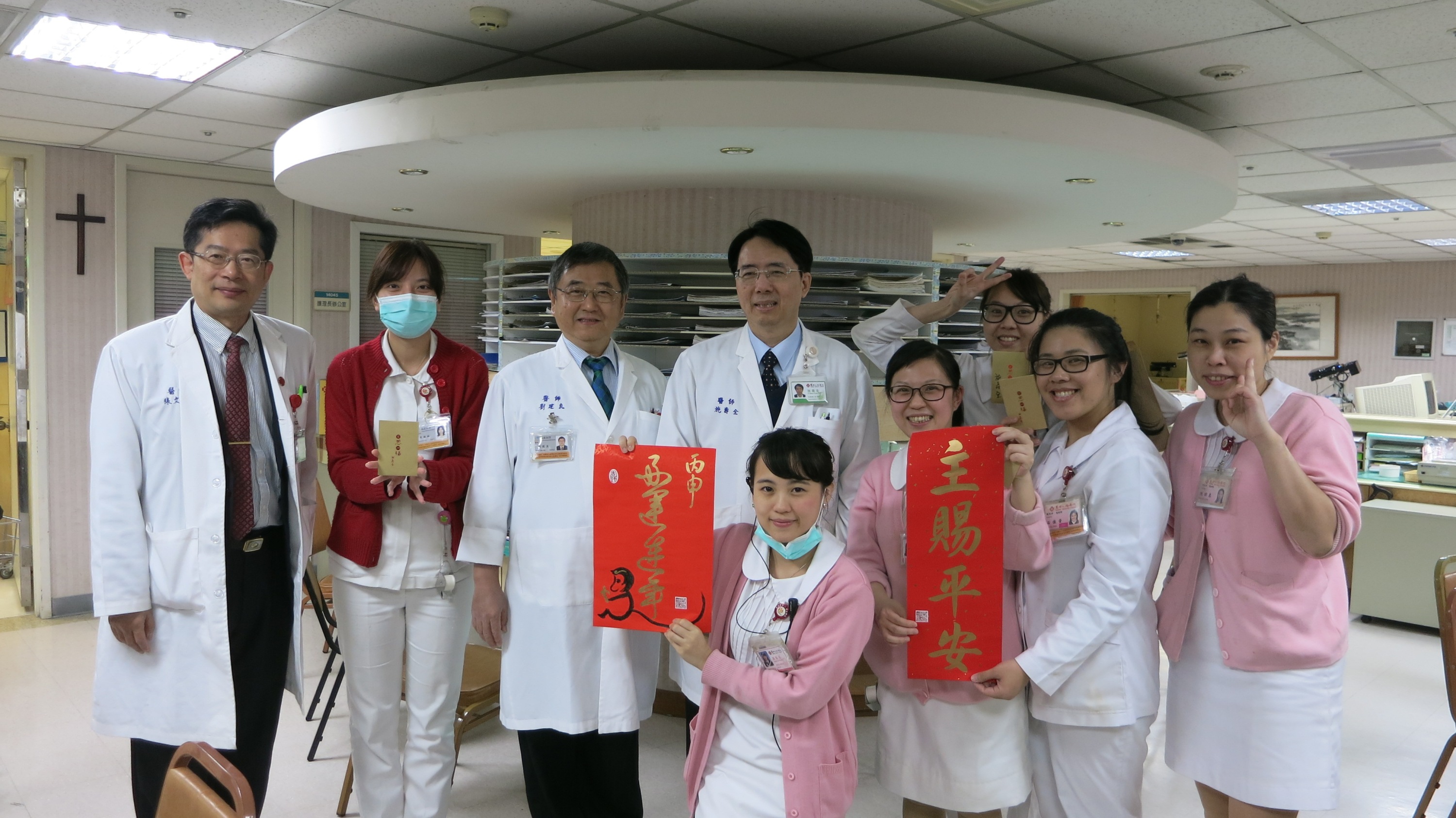 施壽全院長率領團隊除夕赴各單位送祝福說明圖片