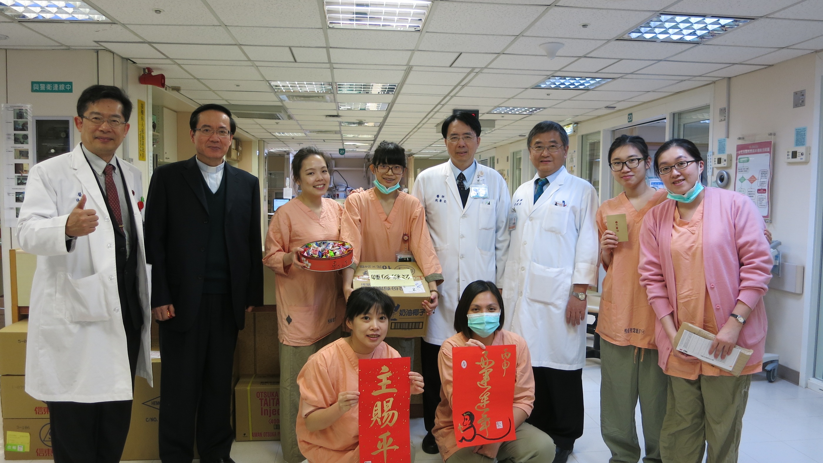 施壽全院長率領團隊除夕赴各單位送祝福說明圖片