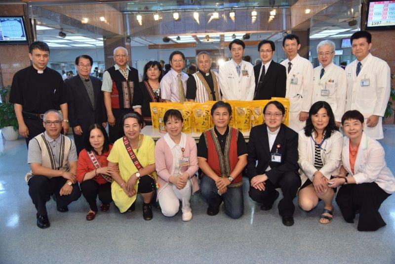 分享愛與溫暖  1400包金針花乾贈馬偕塵爆辛勞人員說明圖片