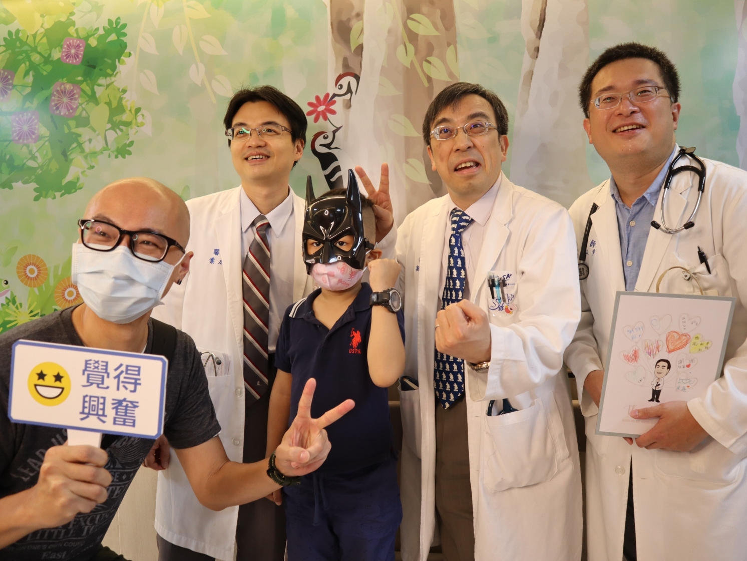 馬偕兒醫歡樂派對 癌童自製父親節卡片說明圖片