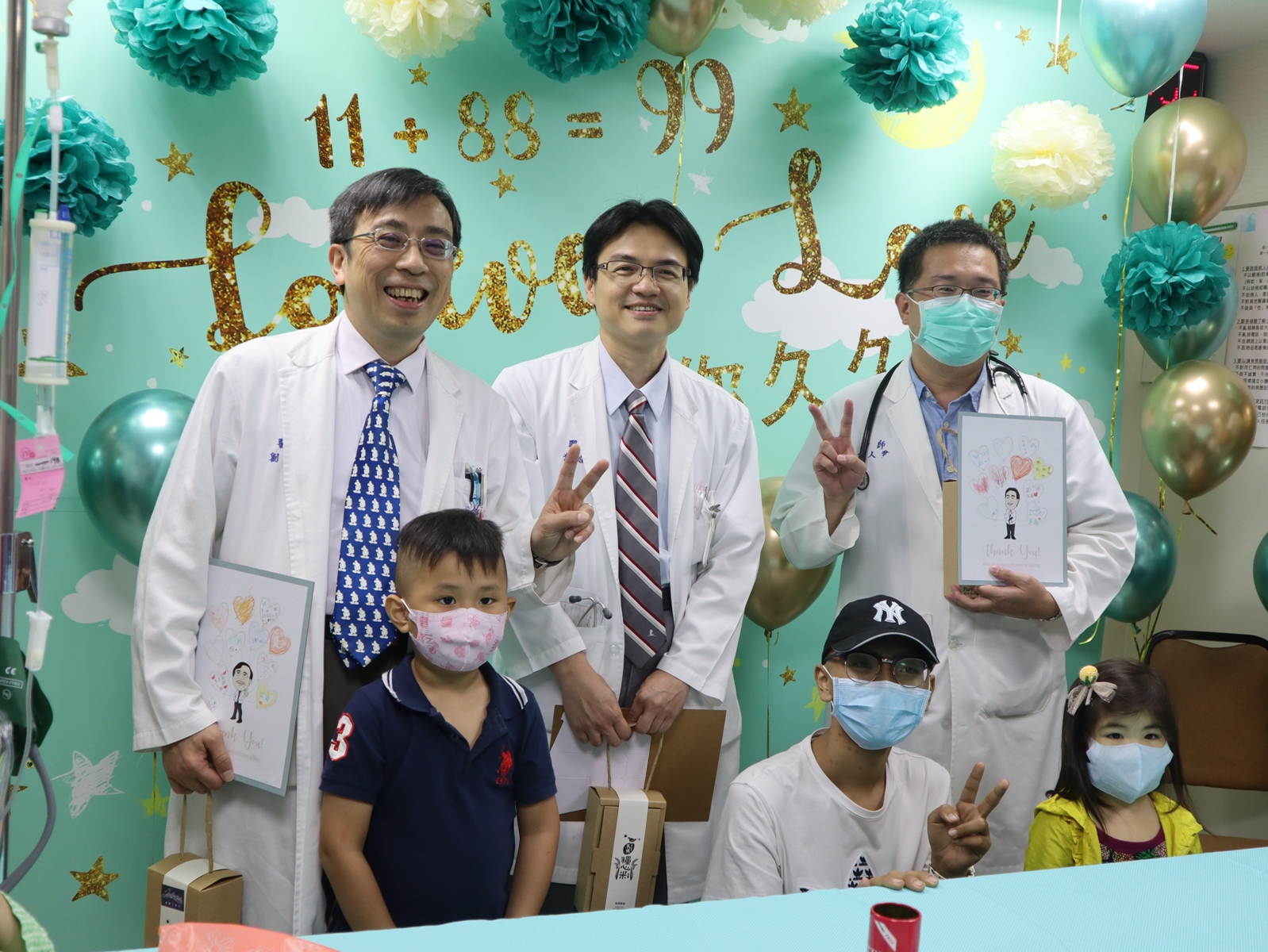 馬偕兒醫歡樂派對 癌童自製父親節卡片說明圖片