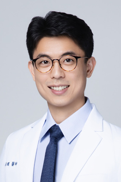 泌尿科醫師照片